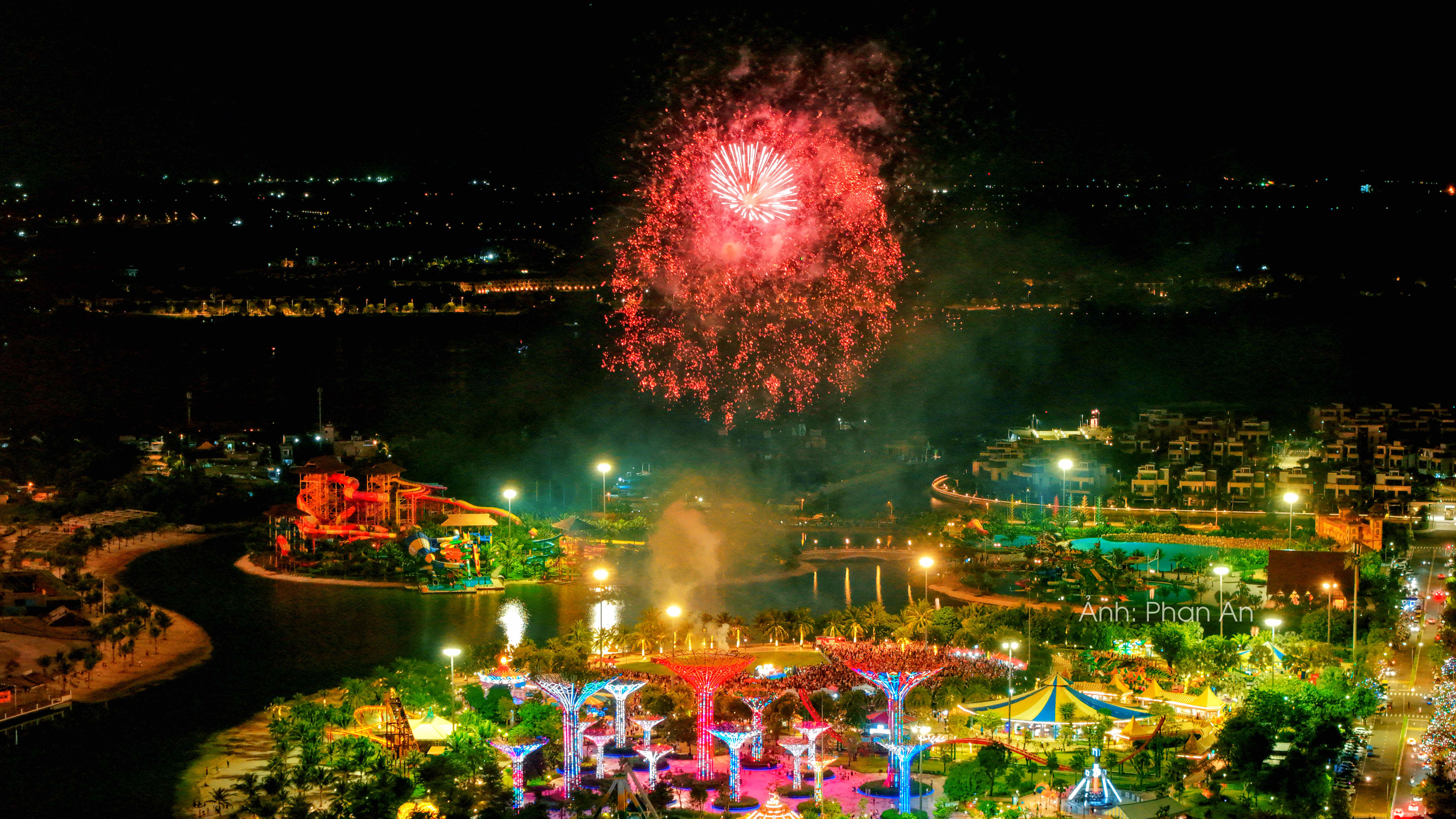Pháo hoa Vinhomes Grand Park (Video ngang, video dọc, hình ảnh đẹp)( ĐÃ GIẢM 50%)